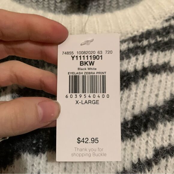 NWT Daytrip Buckle Bell Sleeve Sweater size XL - Picture 3 of 6